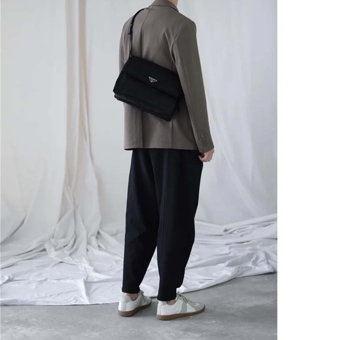 modal image 5
