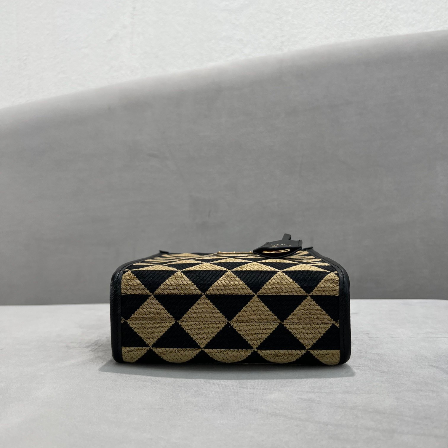 modal image 5
