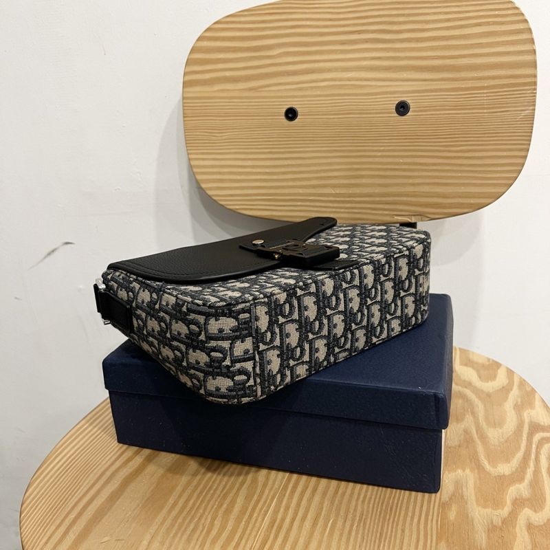modal image 3