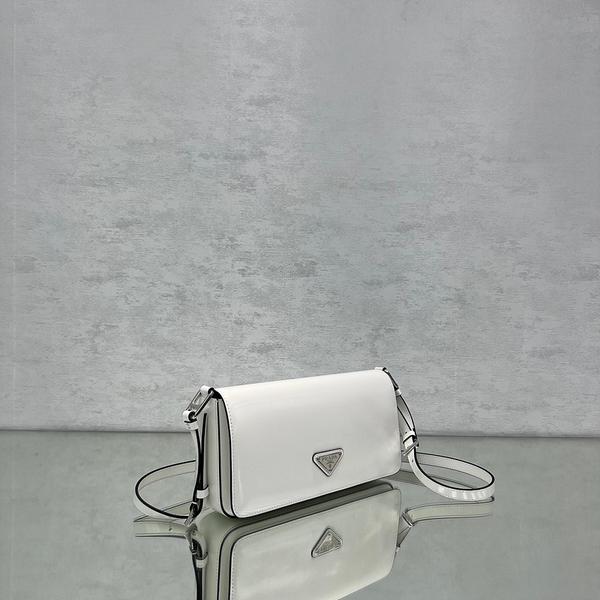 modal image 3