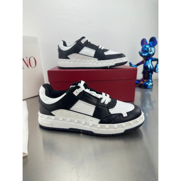 [ Valentino ] 발렌티노 프리도트 로우탑 스니커즈