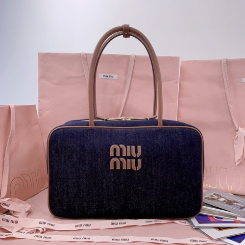 [ Miu Miu ] 미우미우 캔버스 및 가죽 보 백