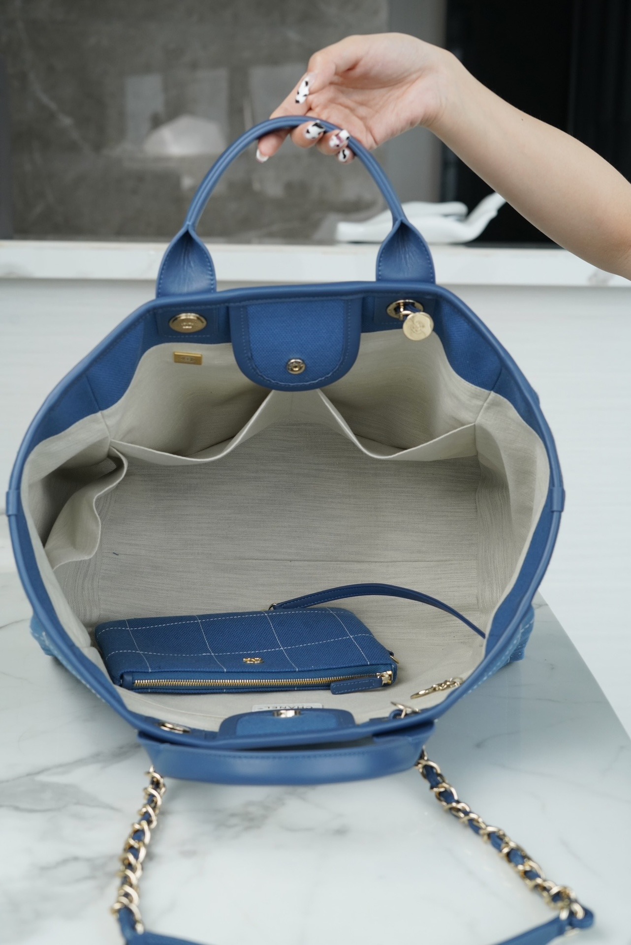 modal image 11
