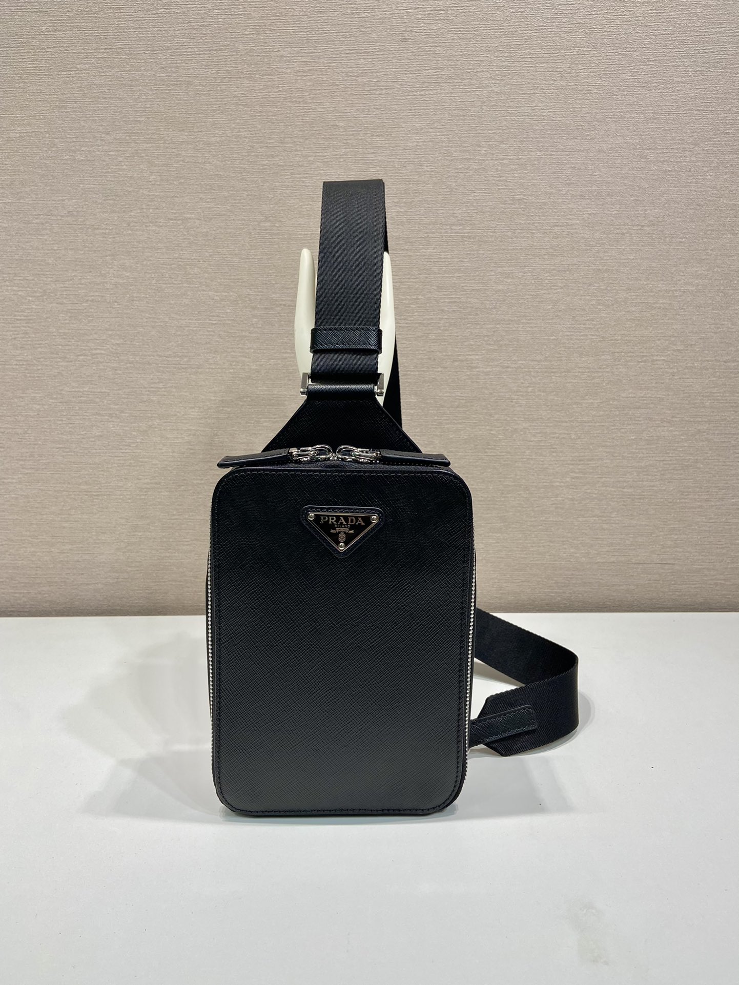 modal image 3