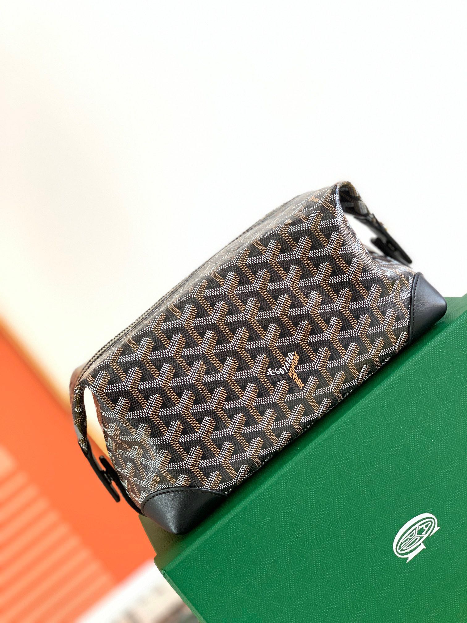 modal image 4