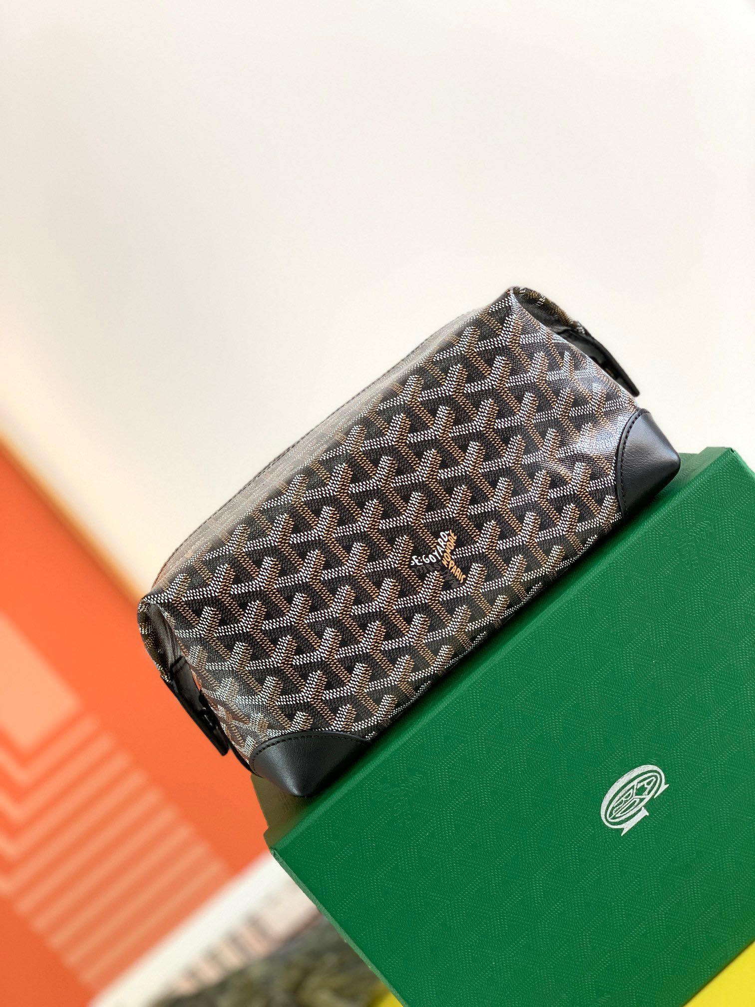 modal image 3