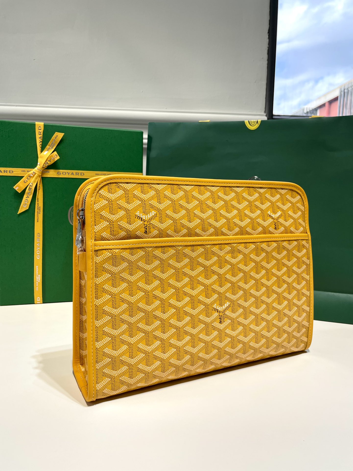 modal image 3