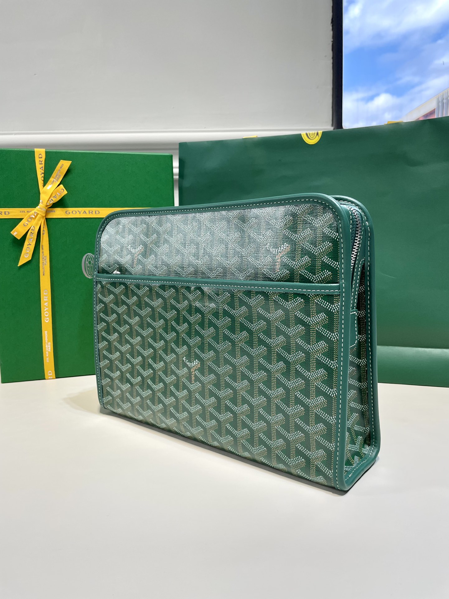 modal image 3
