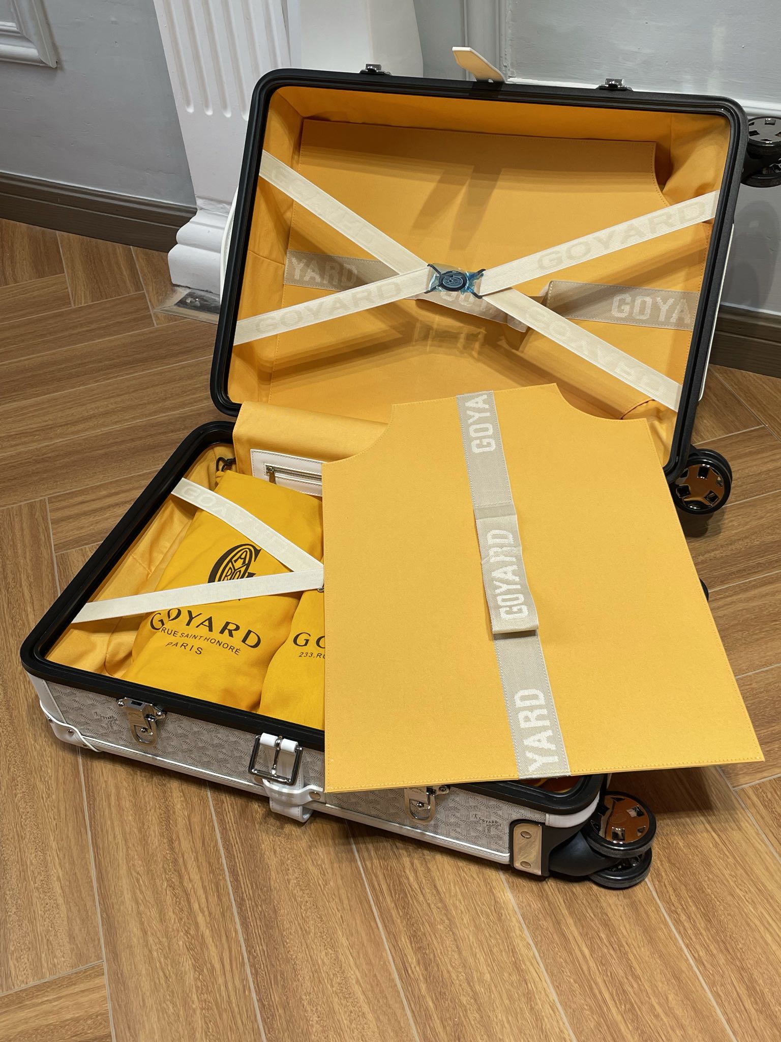 modal image 5