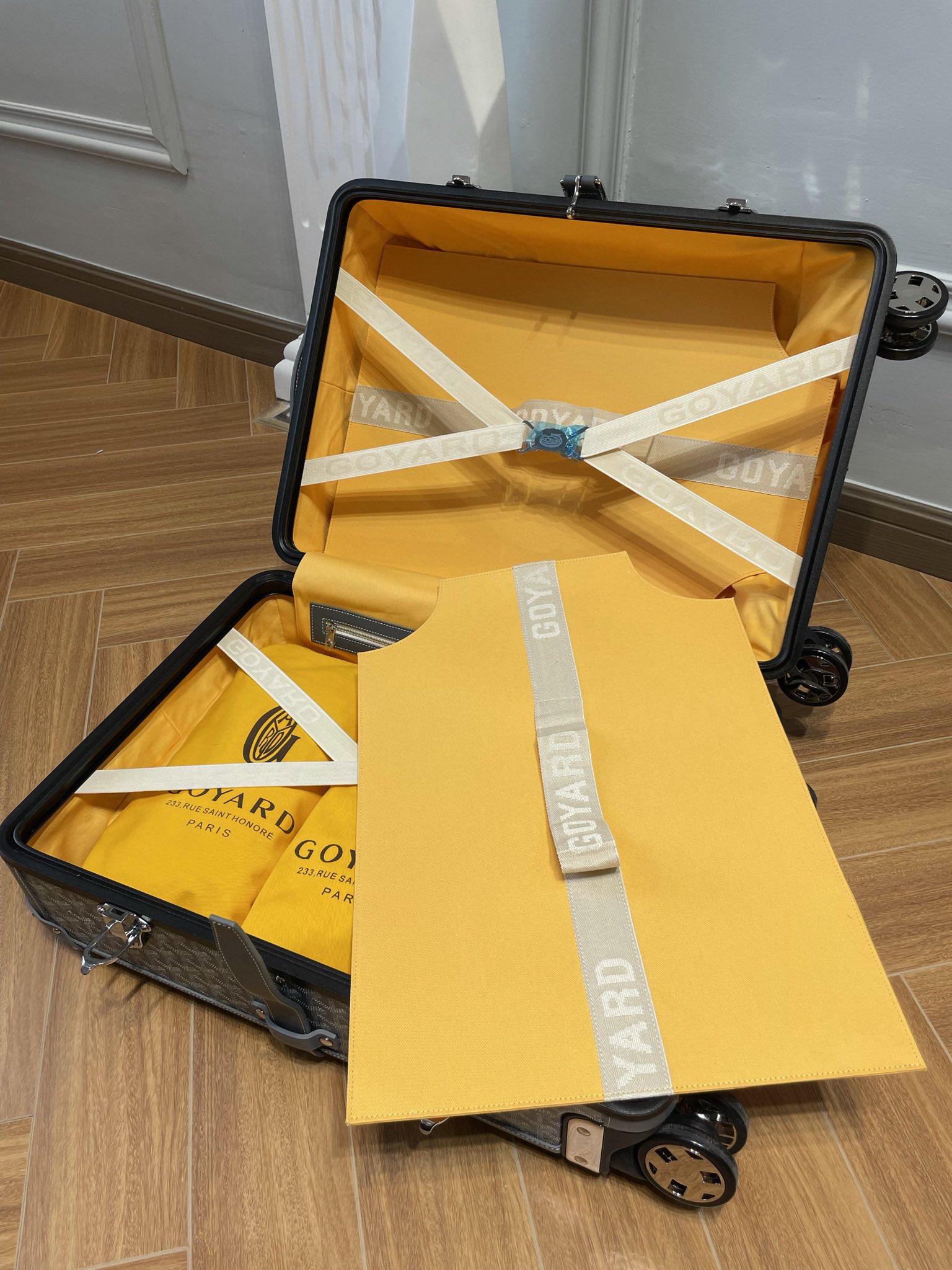 modal image 10
