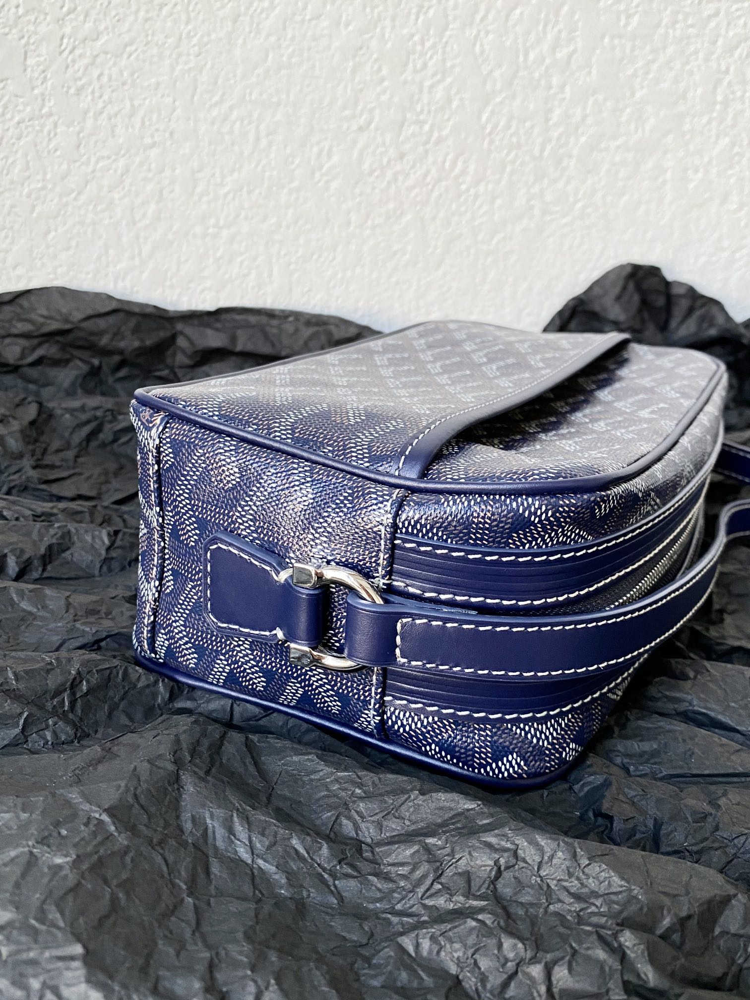 modal image 3