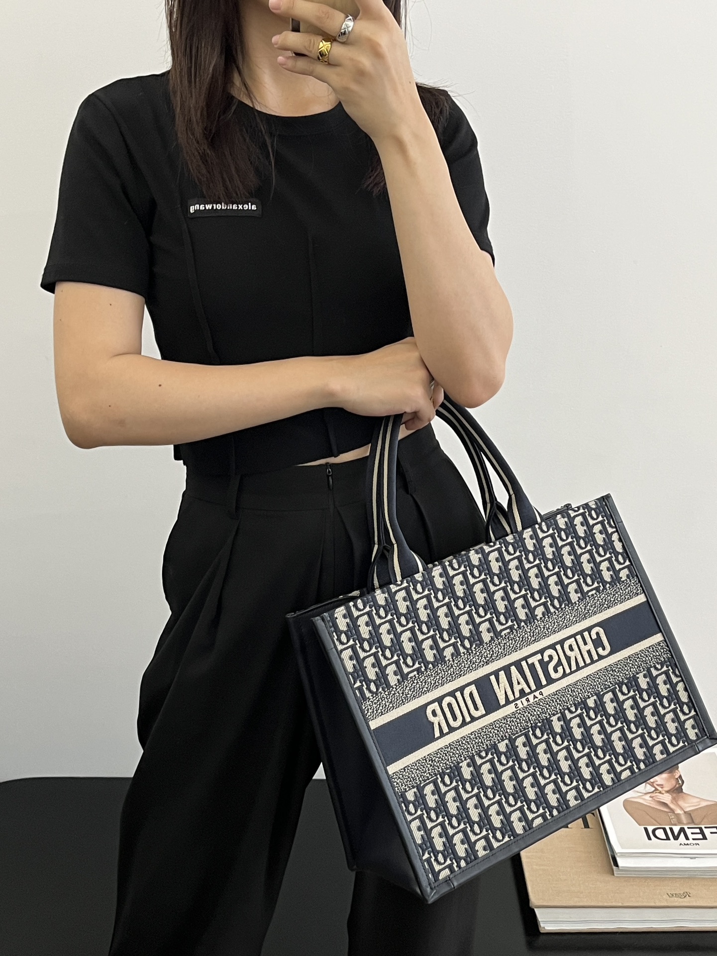 modal image 1
