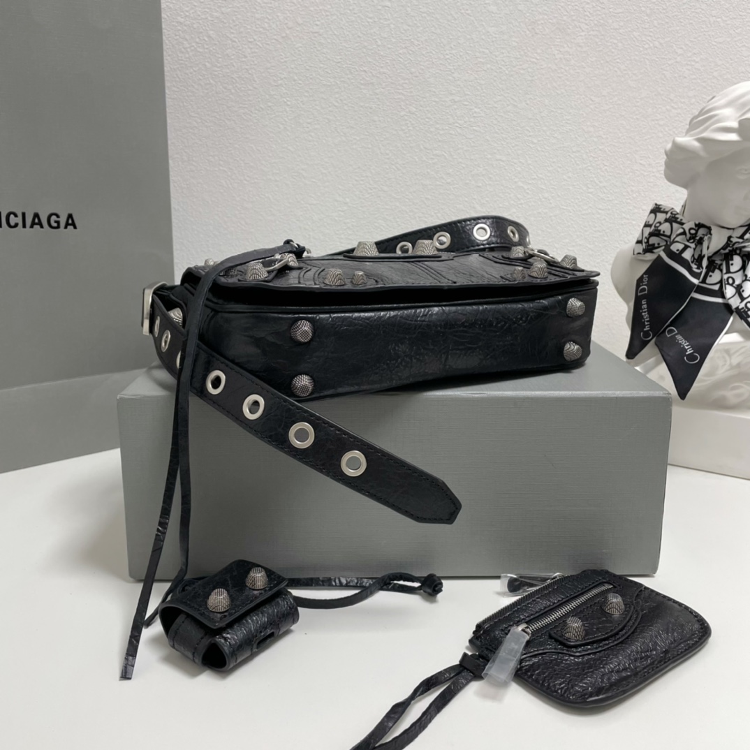 modal image 5